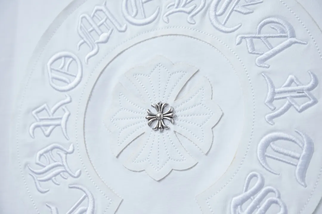 🅿️220 Ch*ome Hearte 25SS early spring new style, appliqué embroidered heart cross short sleeves, light luxury, essential item for daily commuting for men and women, correct version, welcome to compare, detailed features · 320g 100% pure cotton double yarn jersey fabric · Custom dyed in the same vat, special thickened 32 pieces double-strand 1X1 thread · Imported Tajima machine embroidery tatami embroidery ➕This cloth patch embroidery · Hand-stitched Croxin hardware accessories · Hand-made fraying of collar, cuffs and hem · Double-needle stitching across seams · Original main mark, washed tag, branded moisture-proof paper packaging Color: Black/White/Pink Size: S/M/L/XL